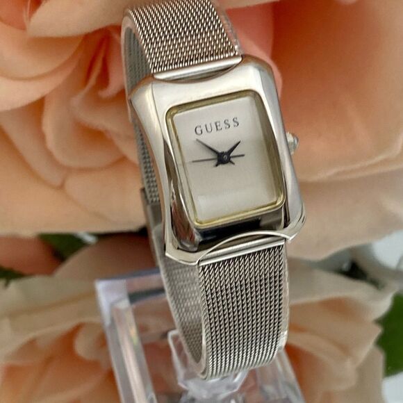 Vintage 1995 Guess Ladies Watch with Adjustable Mesh Band - Picture 3 of 14